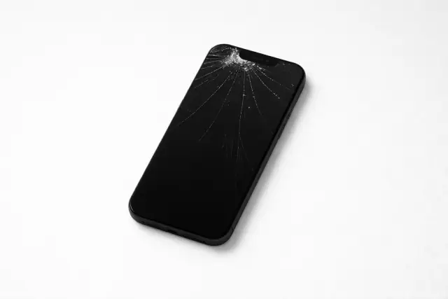 Technician replacing an iPhone screen at Smartfix Repair in Kuta, Bali